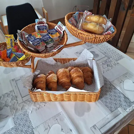L'auberge De La Nyméa Et L'avérine Hébergement de vacances *
